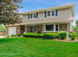 661 N Ridgemoor Ave, Mundelein, IL 60060