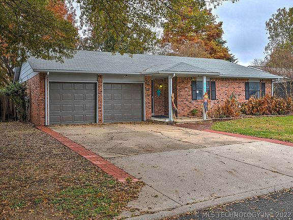 3rd image of 583 E 135th Pl