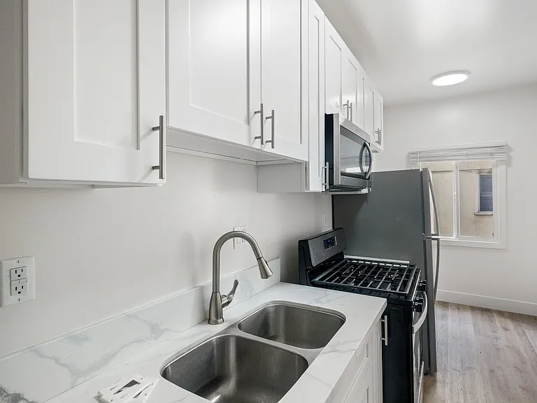 1623 N Mariposa — Photo 54