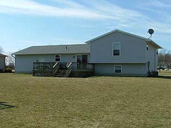 3rd image of 19 Lincoln Dr