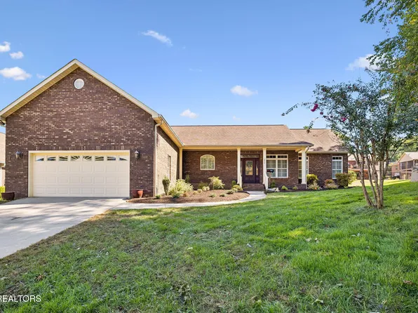 1422 Tainan Dr, Maryville, TN 37804