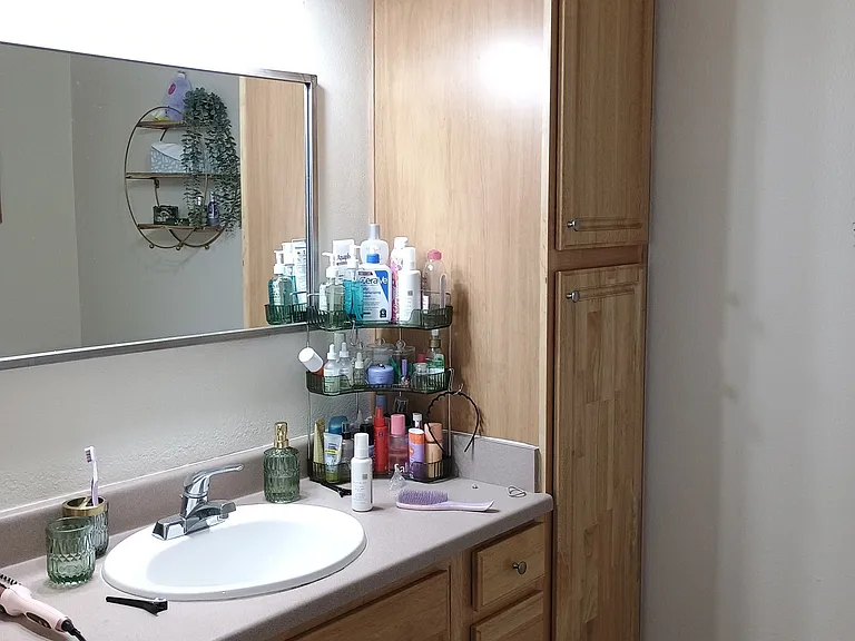 Lakeside Apartments — Photo 11