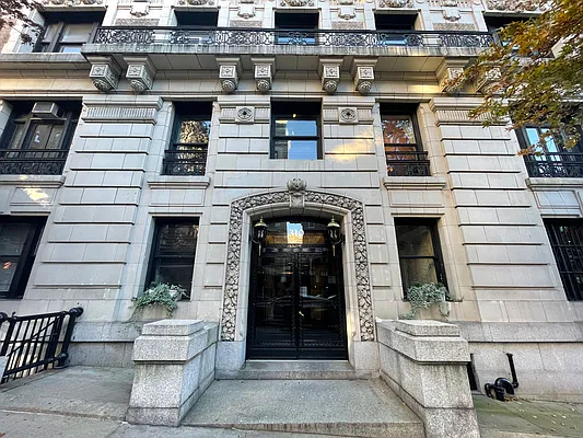 Sold by Compass | media 17