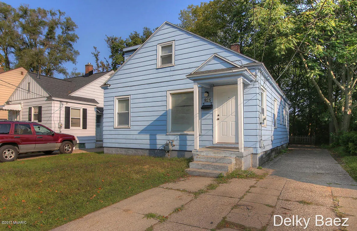 925 Dickinson St SE photo 1