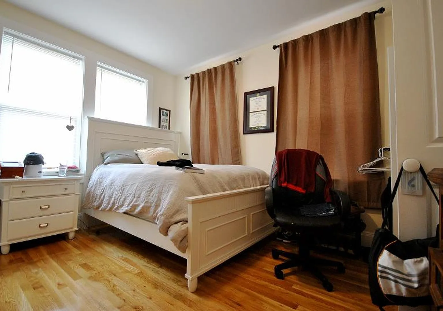 No Fee! Brighton 3 Bed With Central Air, Parking, And In-Unit Laundry — Photo 4