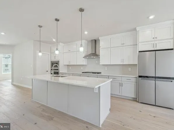 22101 Madison Point Dr, Ashburn, VA 20148