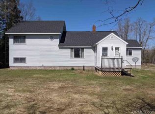 719 Carlshend Rd, Skandia, MI 49885