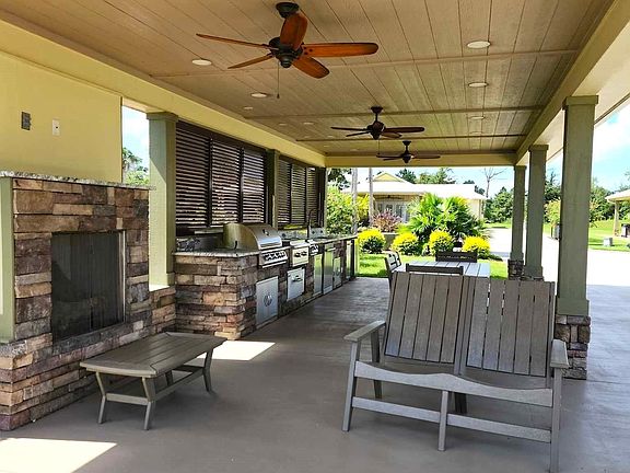 3rd image of 537 Portofino Loop