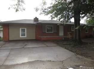 9104 E Latimer Ct, Tulsa, OK 74115