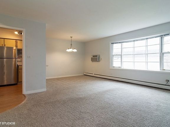 3rd image of 510 W Eastman St Unit 1G