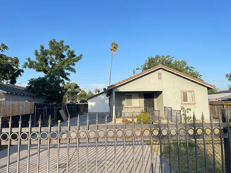 730 Benson Ave — Photo 3