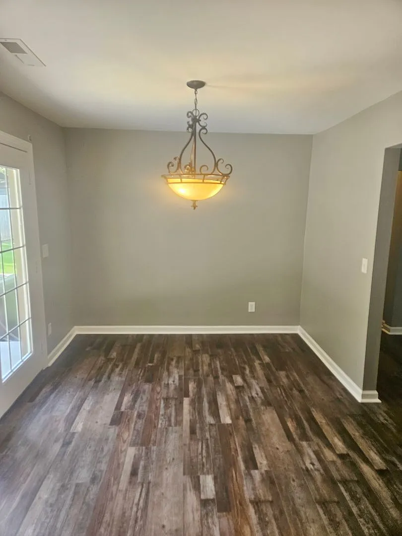 4 Bedroom, 2 Bath — Photo 4