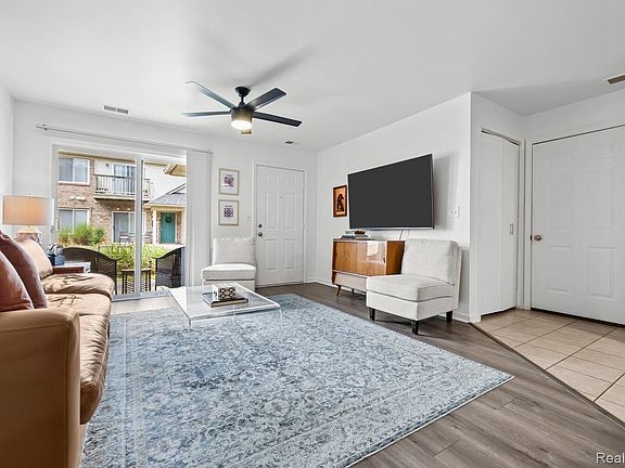 3rd image of 24149 Wedgewood Cir