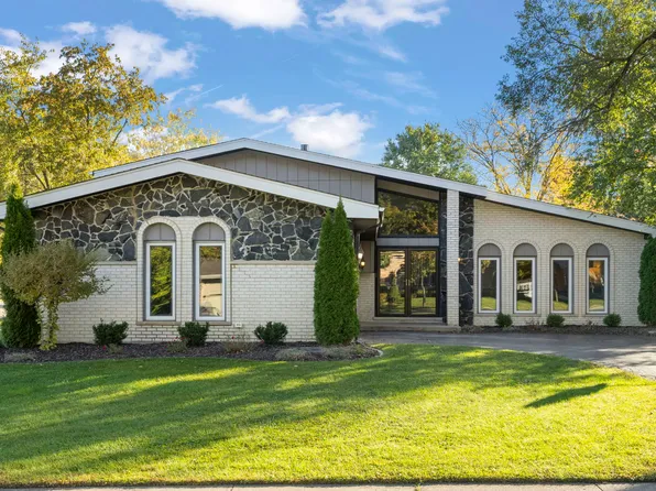 797 Oakwood Dr, Frankfort, IL 60423
