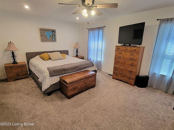 5th image of 111 Featherbell Ct
