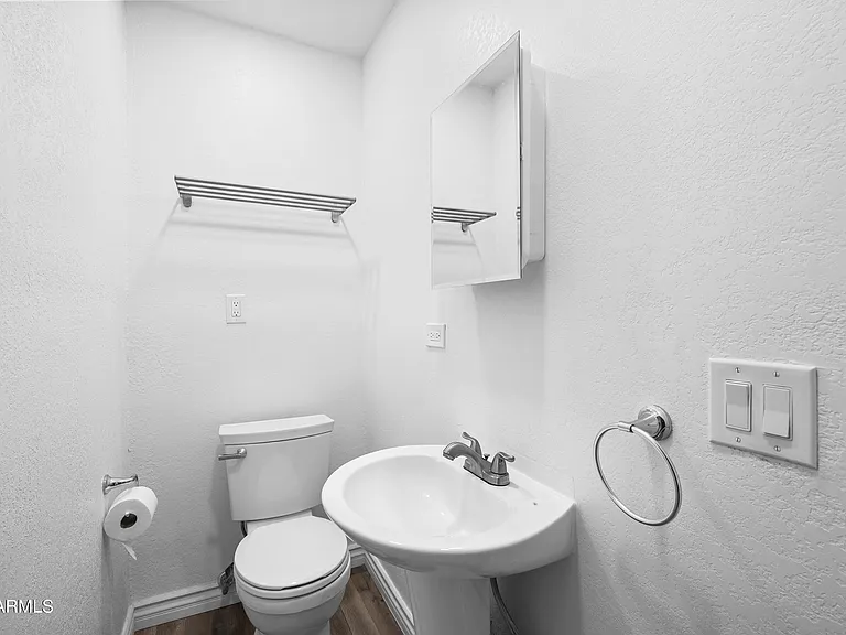 22 E Riverside St — Photo 16