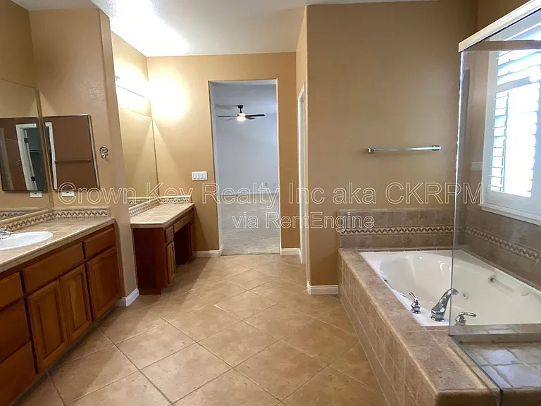 1030 Eastlake Cir — Photo 31