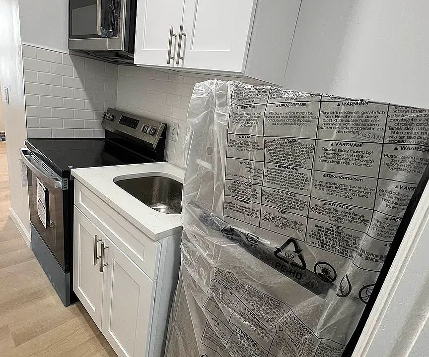 1st image of 105 Grove St Floor 1