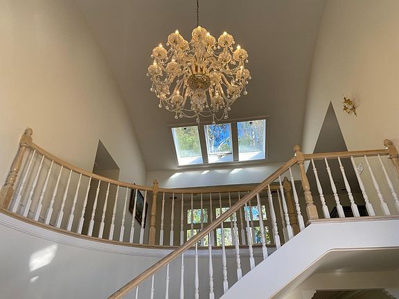 4th image of 1010 Sharon Park Dr