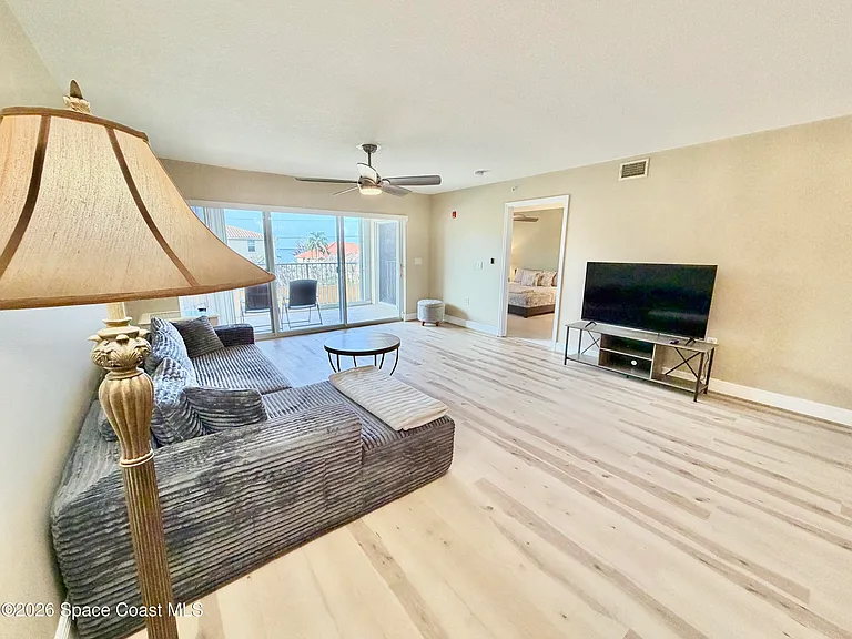 551 Casa Bella Dr #204 — Photo 6