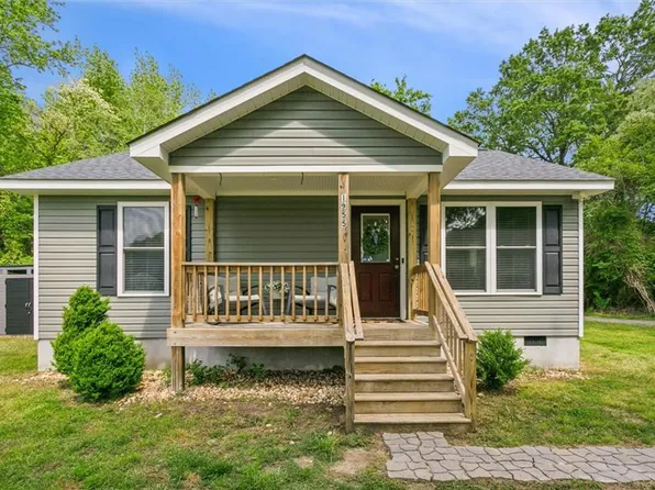 1955 W Ln, Hayes, VA 23072