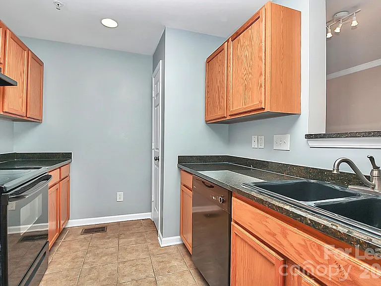 621 Raphael Pl — Photo 7