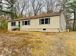 114 Hobblebush Ct, Milford, PA 18337