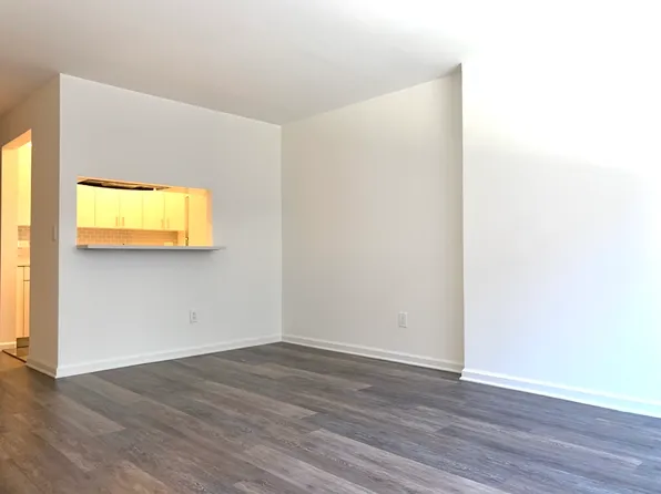 520 West 43rd Street image 2 of 20