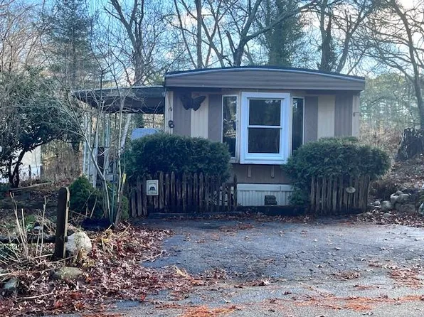 300 Nathan Ellis Highway #6, Mashpee, MA 02649