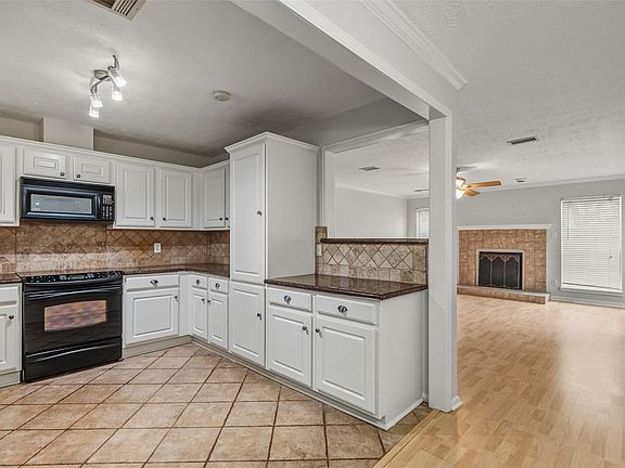 4th image of 13819 Sheri Hollow Lane