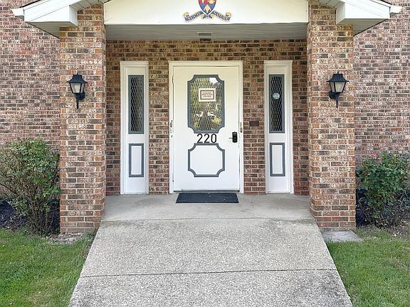 Peppertree Entrance