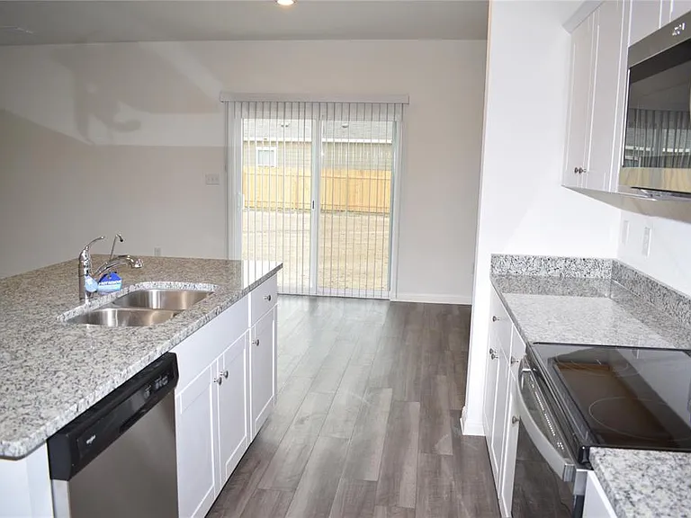 431 Robins Nest Ln — Photo 7