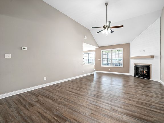 4th image of 1402 Citadel Dr