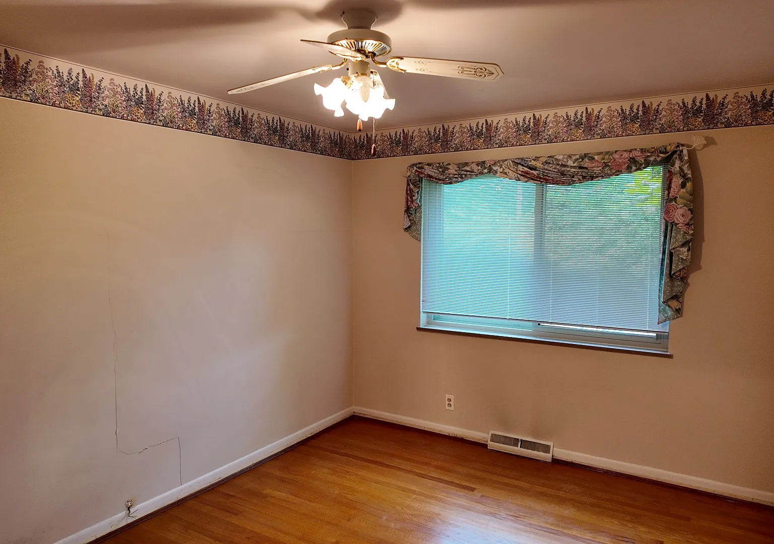 Charming 3-Bed Madeira Schools Home — Photo 4