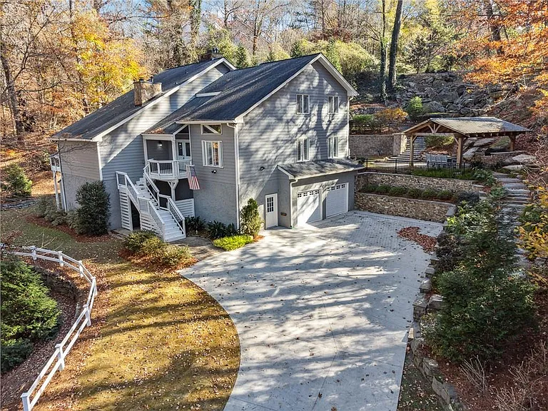 6895 Riverside Dr — Photo 2