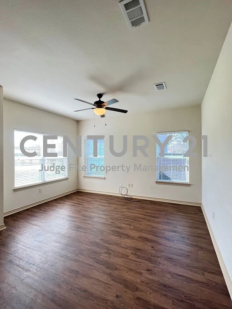 Beautiful and Contemporary 2/2/2 Duplex in Kemp ISD! — Photo 3