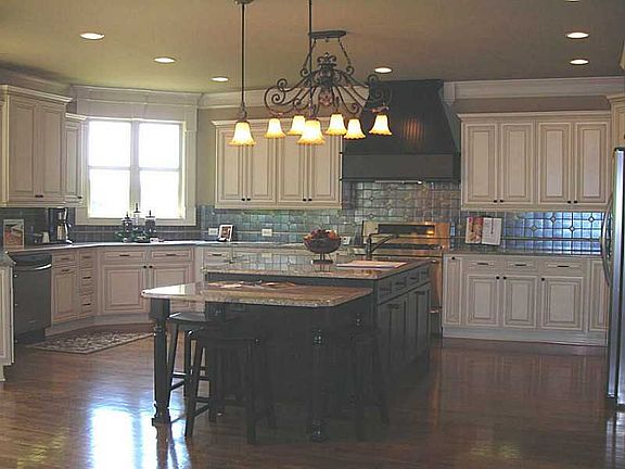 3rd image of 5825 Larch Ln