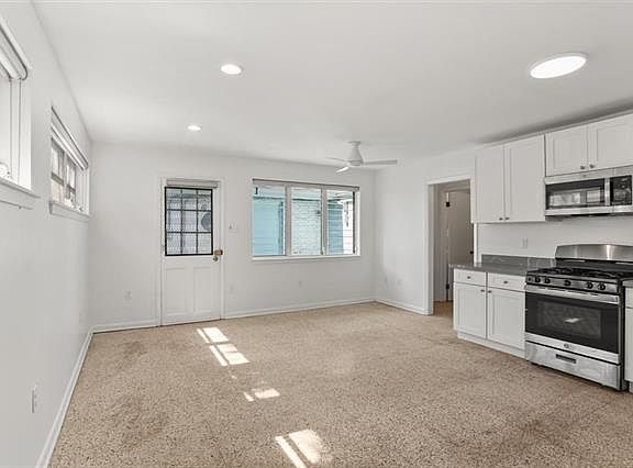 3rd image of 904 Bellecastle St