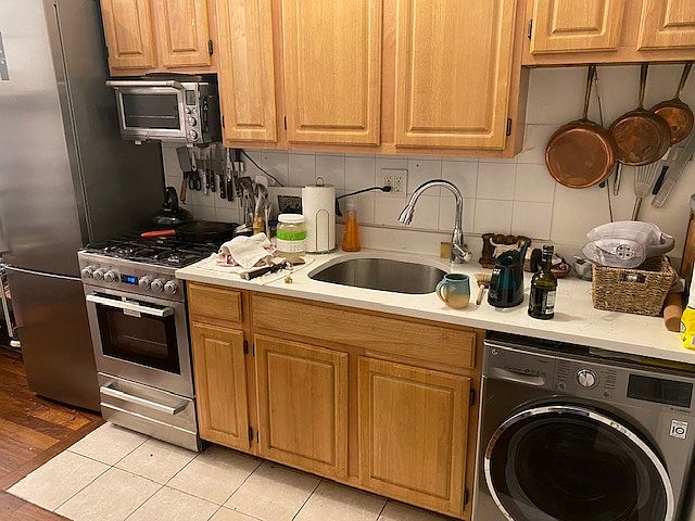 1st image of 94 Orchard St APT 2B