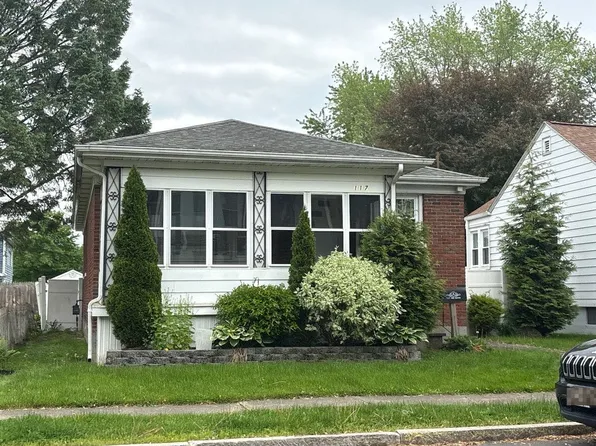 117 4th St, Waterford, NY 12188