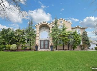 38 Geraldine Rd, Englewood Cliffs, NJ 07632