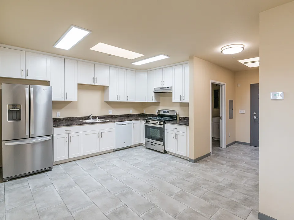 317 Lester Ave #108