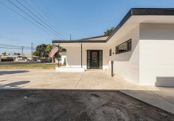 3rd image of 1921 N 11th Ave
