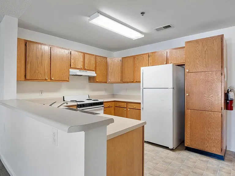 Ridgewood Place Senior Apartment — Photo 19