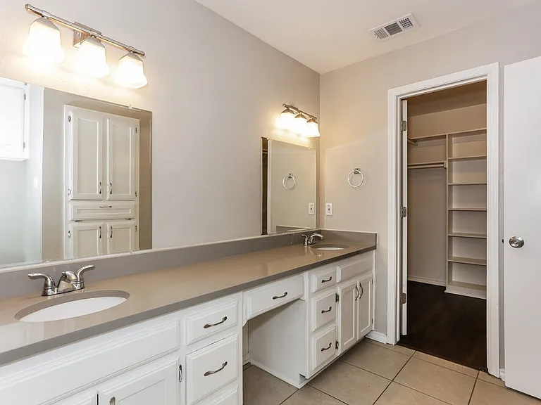 410 W Jefferson St — Photo 11