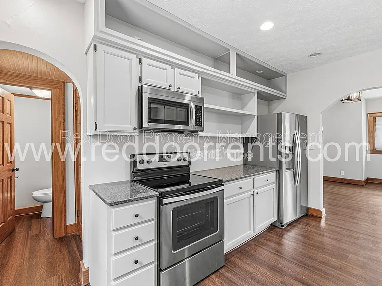 412 N Merrill St — Photo 7