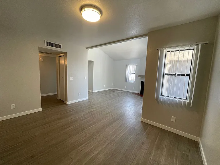 934 N Benton Ave — Photo 6