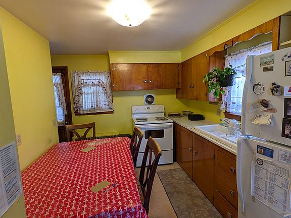 4th image of 185 Cameron Street