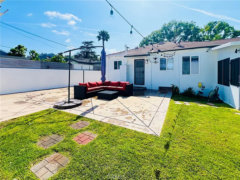 5118 Riverton Ave — Photo 18