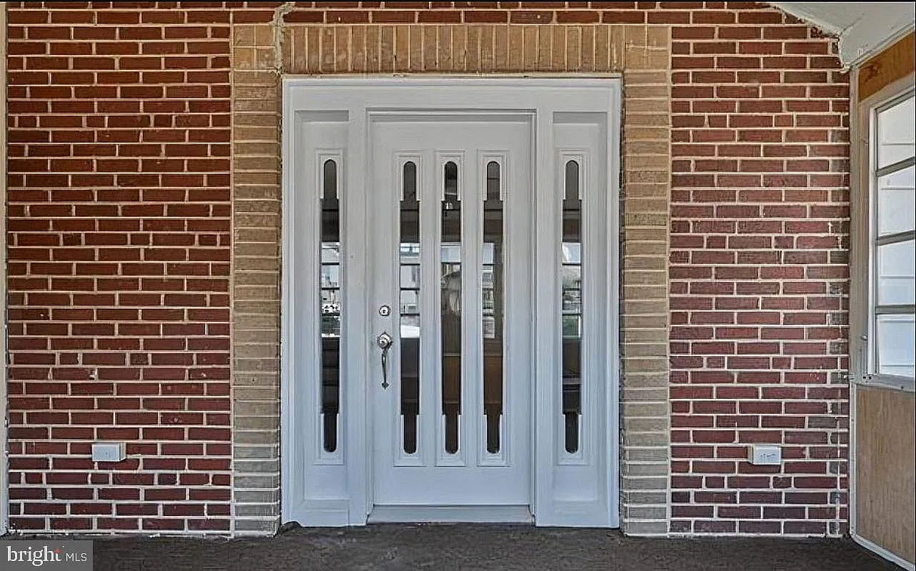 3 bed, 1.5 bath, 1312 sqft, $2,500 — Photo 4